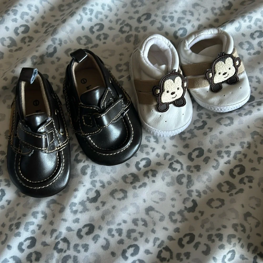 2 Pairs of Baby Boys Shoes - NB / 1